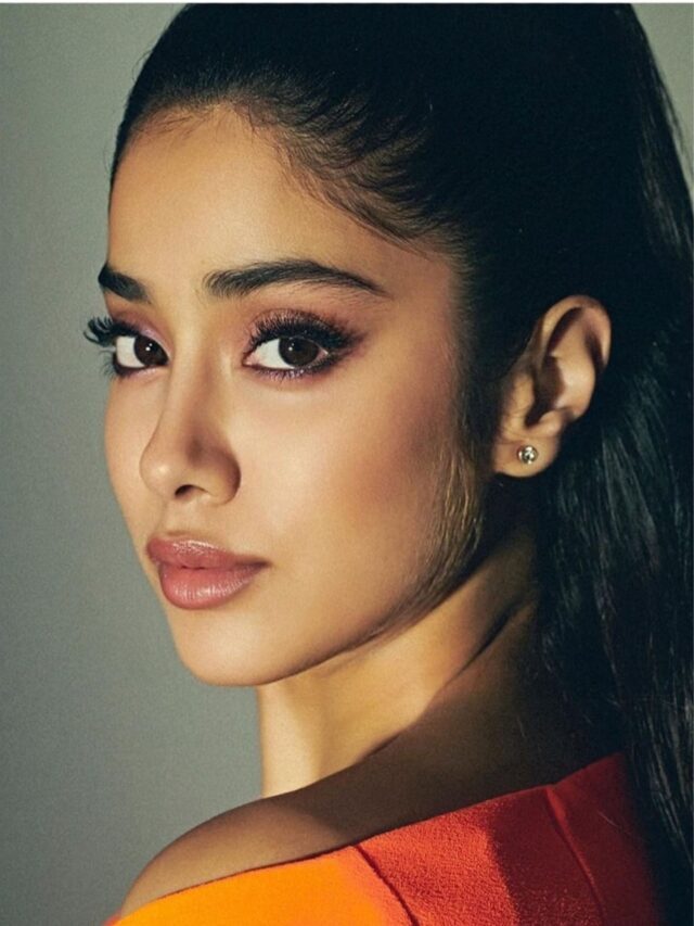 Janhvi Kapoor : ऑरेंज ड्रेस में जान्हवी कपूर ने ढाया कहर