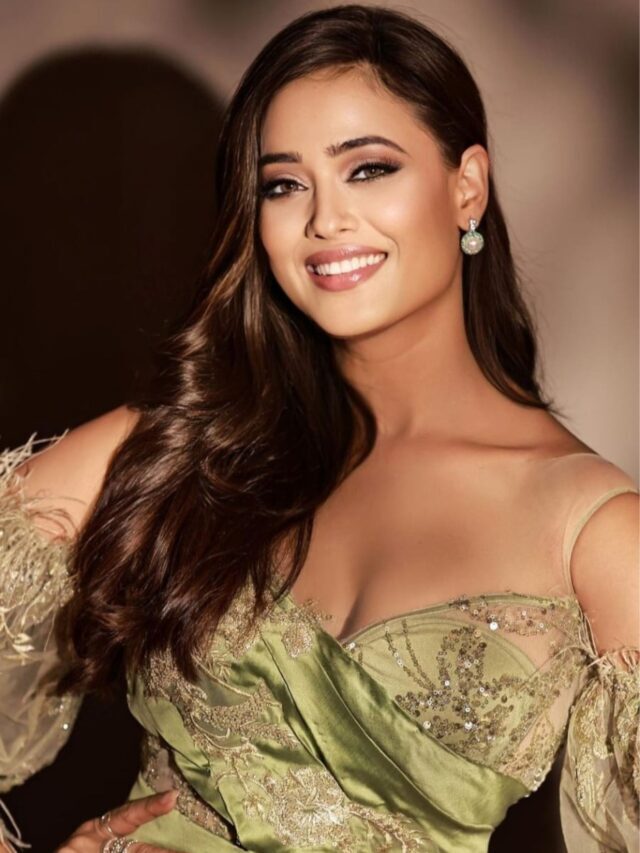 Shweta Tiwari : ब्लू सेक्सी गाउन पहन कर श्वेता तिवारी ने ढाया कहर